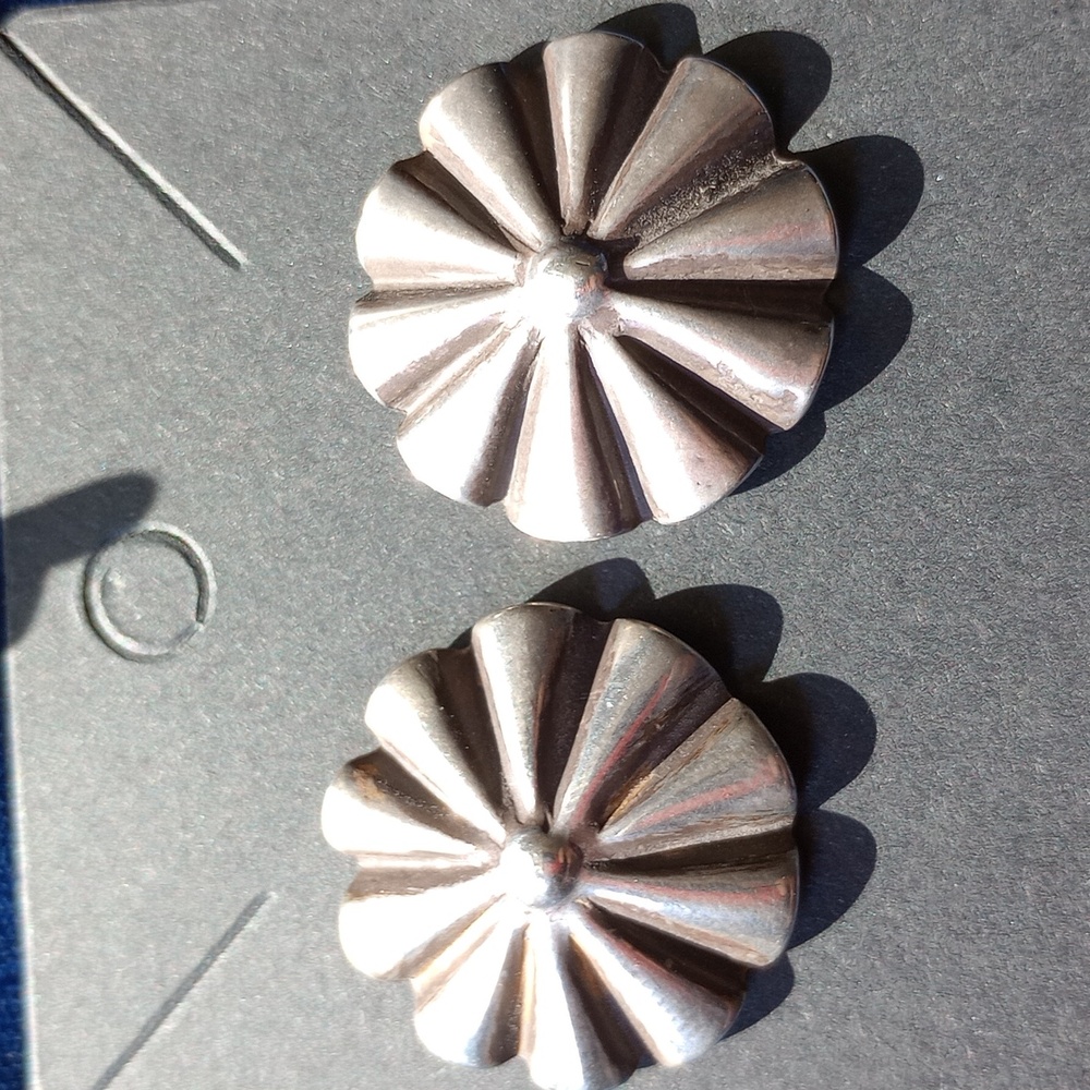 Vintage Silver Floral Shaped Southwestern Stud Earrings - Picture 12 of 13